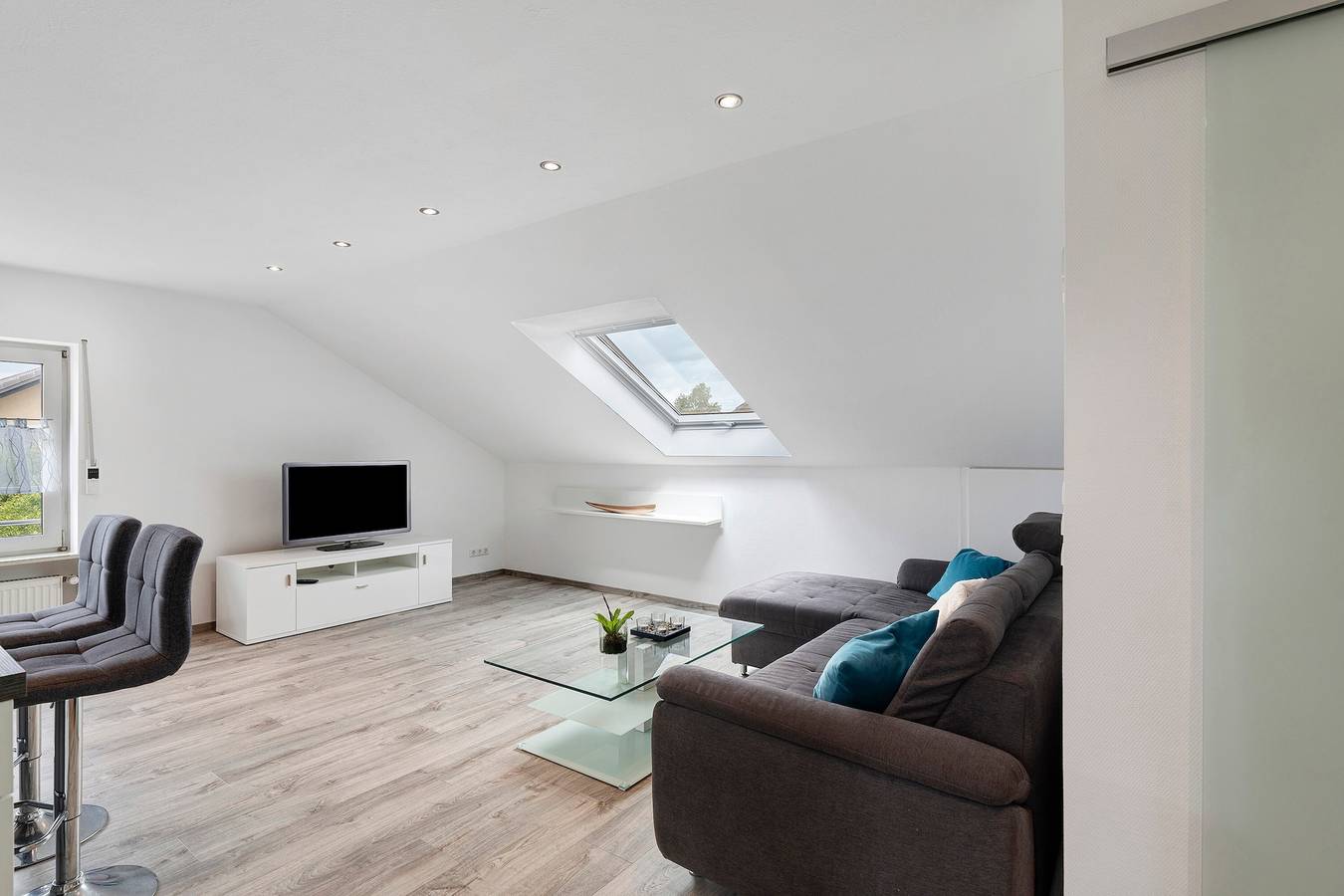 Ganze Wohnung, Apartment „Conny“ mit Bergblick, Balkon und Wlan in Bühl, Nordschwarzwald