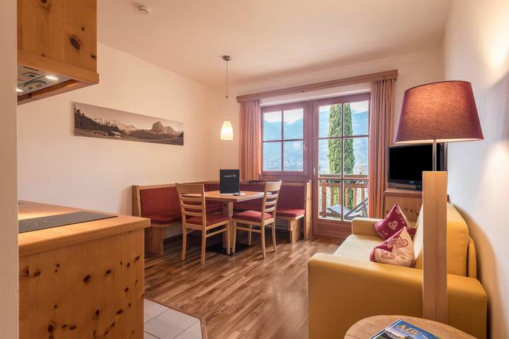 Hel lägenhet, Holiday Apartment 'Riegelehof 3' with Balcony, Garden & Wi-Fi in Lajen, Dolomiti Superski