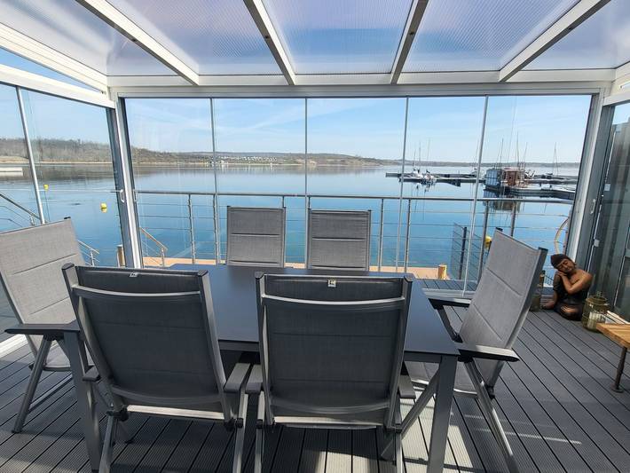Ferienhaus für 6 Personen, mit Whirlpool und Terrasse sowie Sauna und Seeblick in Mücheln (Geiseltal)