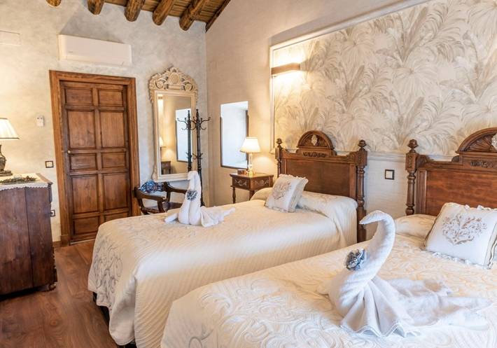 Chambre 'Habitación Constanza' avec piscine partagée, terrasse partagée et Wi-Fi in Novés, Province de Tolède