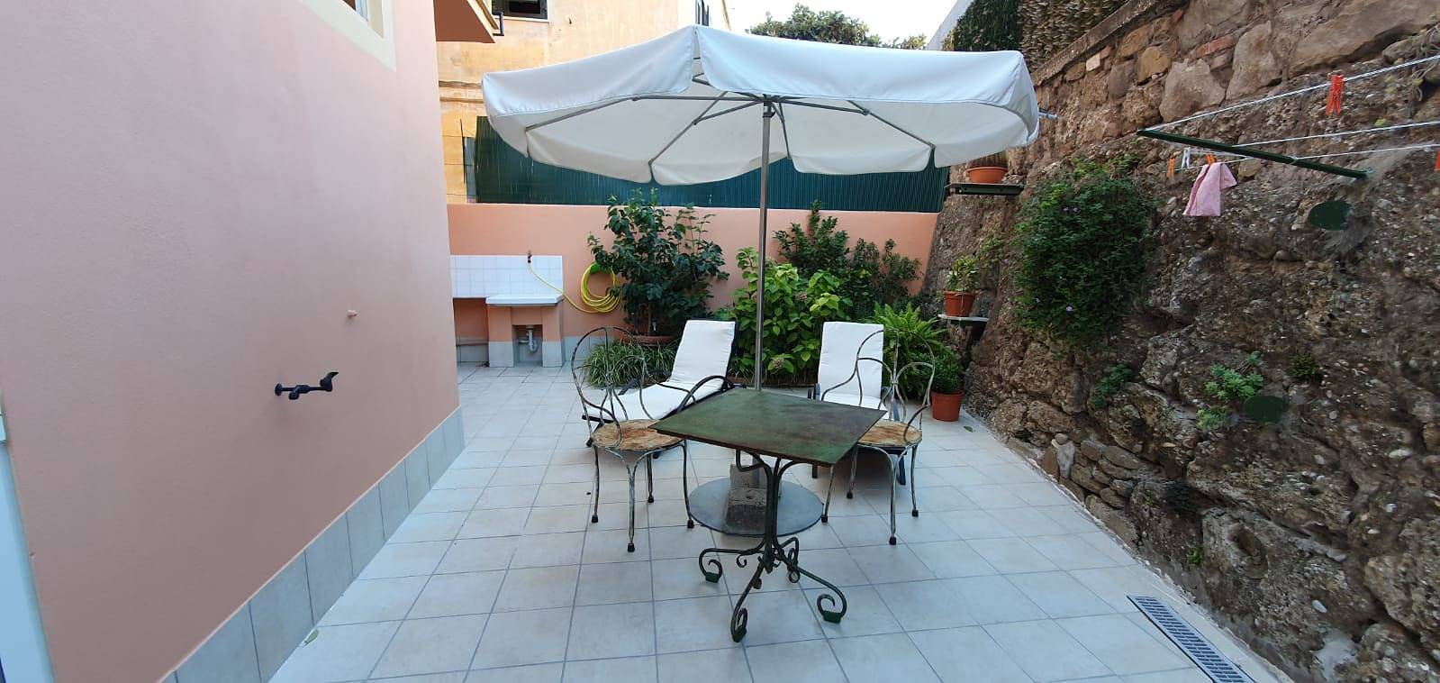 Apartamento vacacional entero, Studio - Sleeps 2 - Garden - Parking - Wifi in Ventimiglia (Ciudad), Ventimiglia