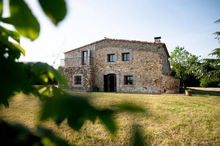 Casa de vacaciones para 9 personas, con vistas además de jardín y piscina - 1