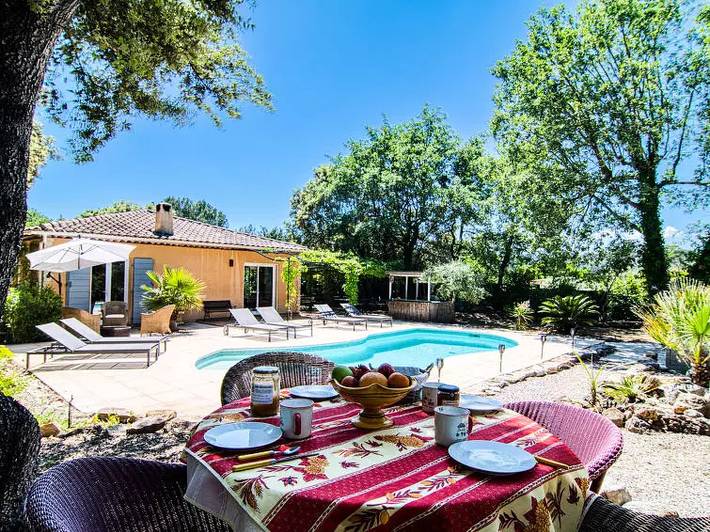 Location de vacances pour 8 personnes, avec piscine et terrasse à Le Thoronet - 3