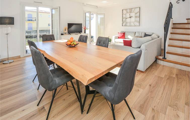 Aigues-Mortes Retreat: 99qm mit AC, Pool, Parkplatz, Terrasse & WiFi in Aigues-Mortes, Côte d'Améthyste