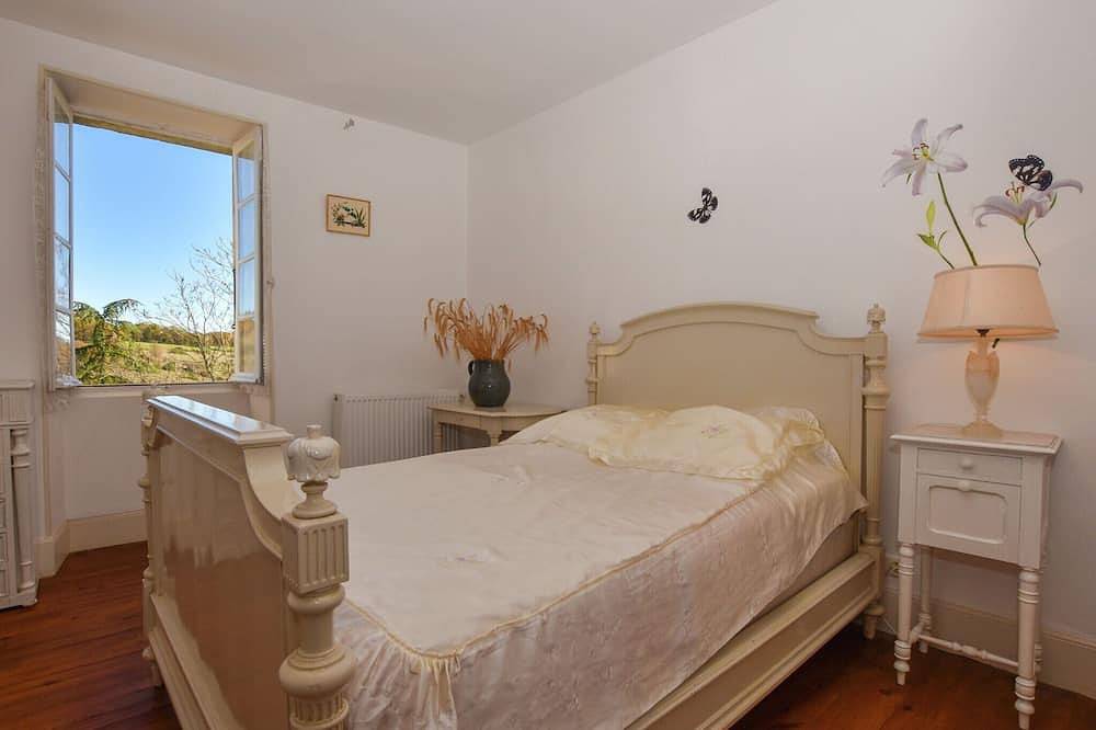 Vintage Retreat in Montfaucon in Montfaucon (Lot), Massif Central