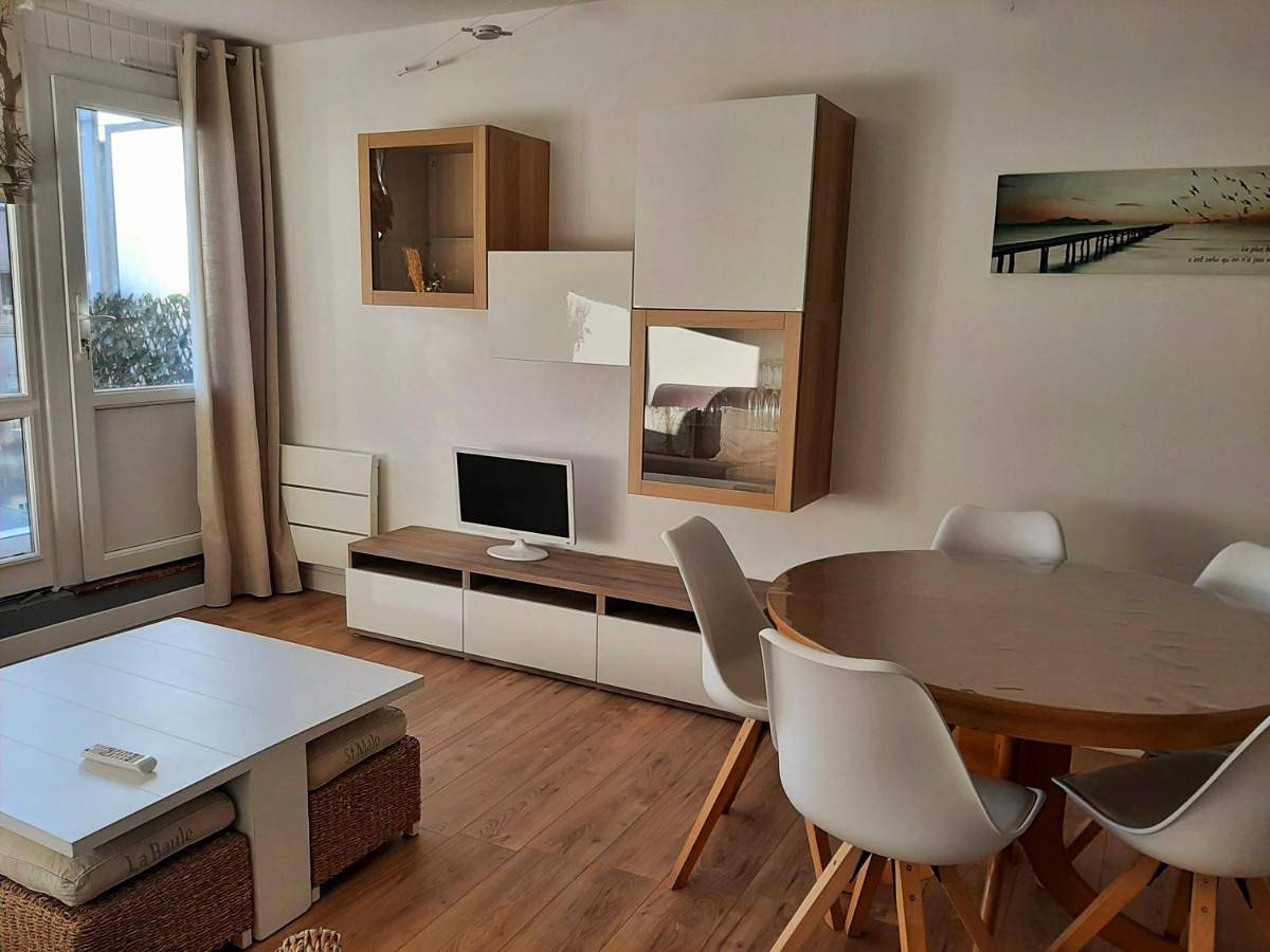 Appartement entier, Two-Bedroom Apartment in Boulogne-sur-Mer, Région de Boulogne-sur-Mer