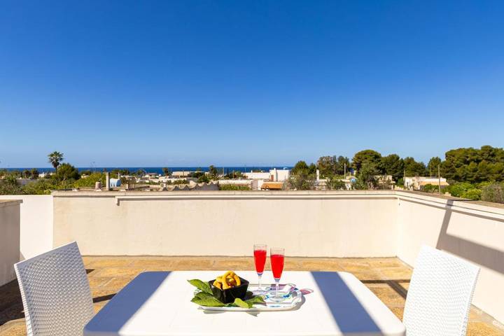 Location de vacances pour 2 personnes, avec vue et jardin à Torre Suda