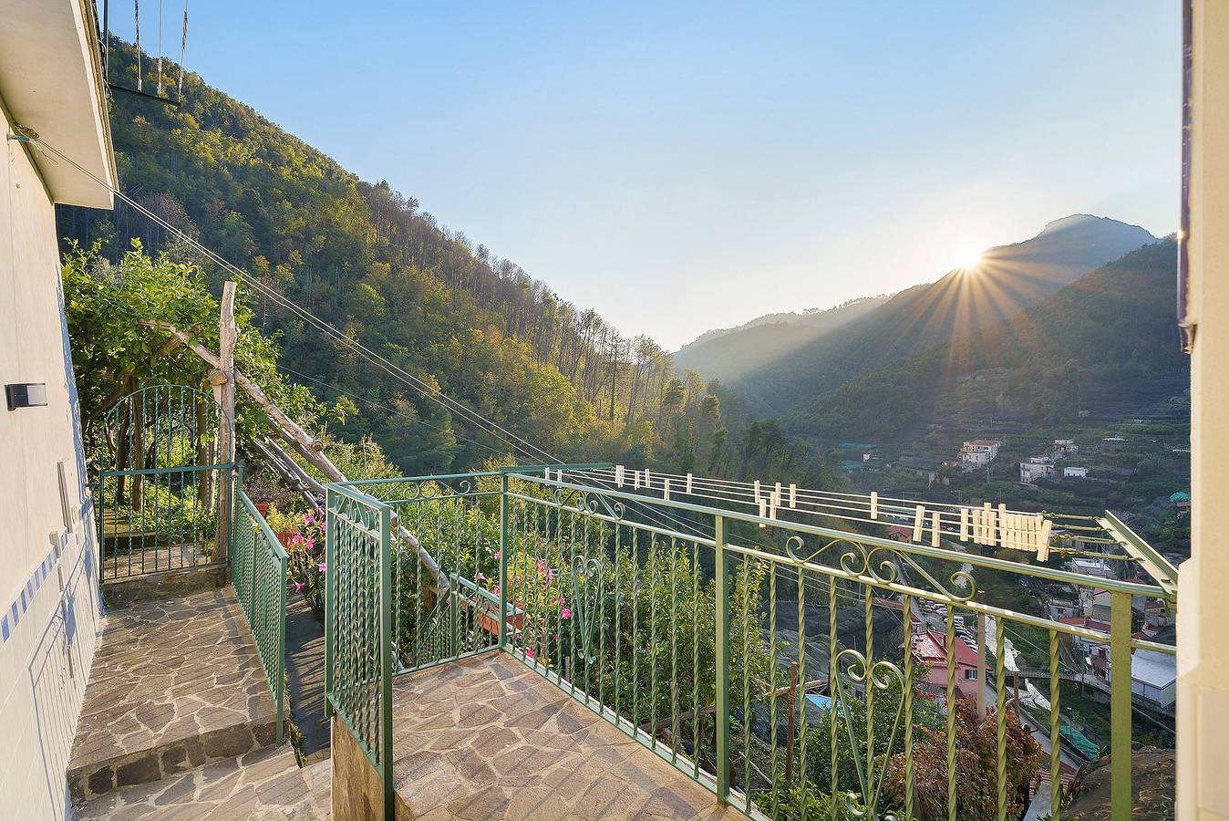 Maison de vacances 'Vincanto Maiori Côte Amalfitaine' avec vue montagne, Wi-Fi et climatisation in Maiori, Côte Amalfitaine
