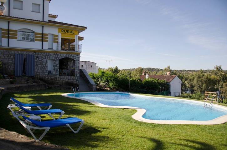 Casa rural con piscina para 28 personas, con jardín y vistas además de vistas al lago y piscina en Extremadura - 4