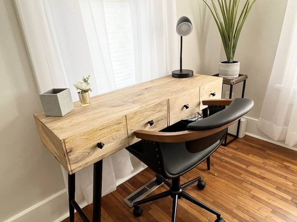 Near St. Joseph Hospital - Large Fenced Lot W/ W&D in Wichita, Kansas