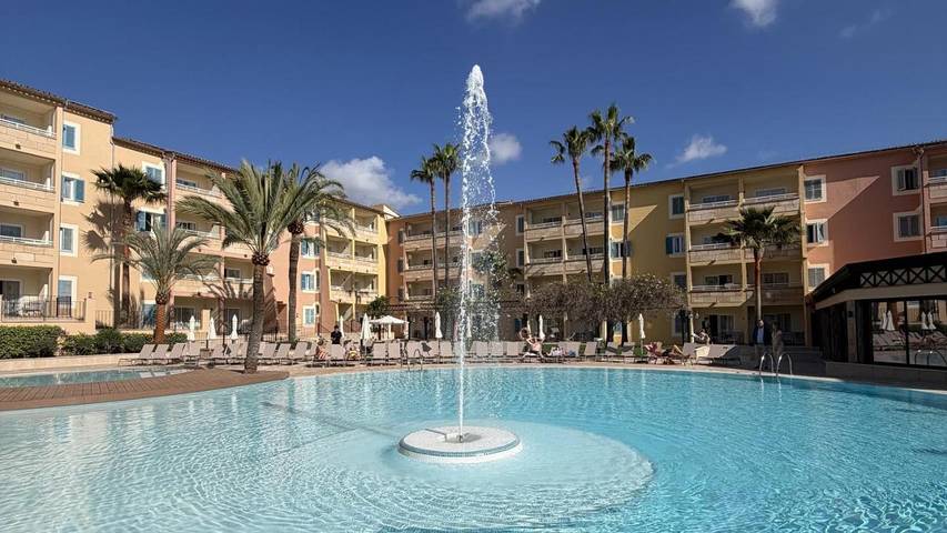 Apartmenthotel für 4 Personen, mit Garten und Pool - 1