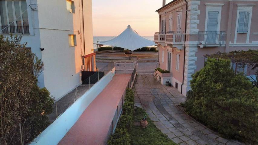 B&b per 3 persone, con Terrazza e Giardino nonché Panorama a Fano (Italia)