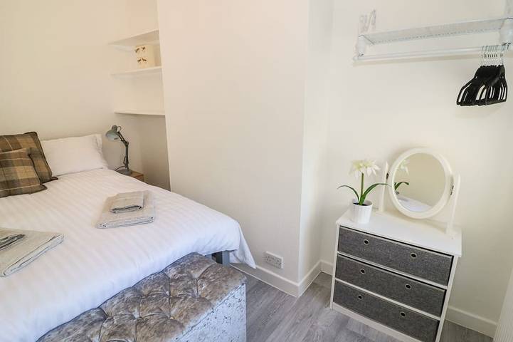 Florence Villas, pet friendly, character holiday cottage in Worcester in Worcester, Worcestershire