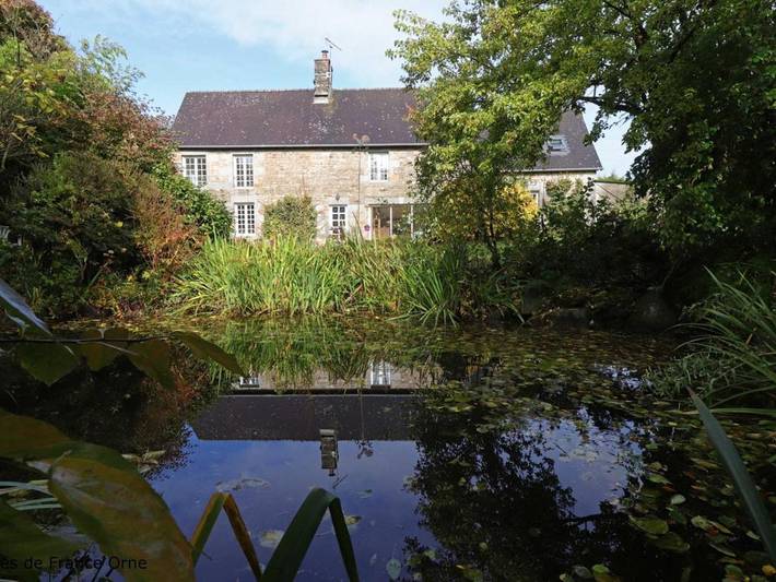 Gîte pour 10 personnes, avec terrasse et jardin à Saint-Cornier-des-Landes