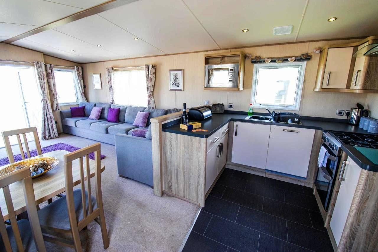 River Lodge Platinum Plus Holiday Home with River Views, Free Wifi & Netflix in Camber, East Sussex