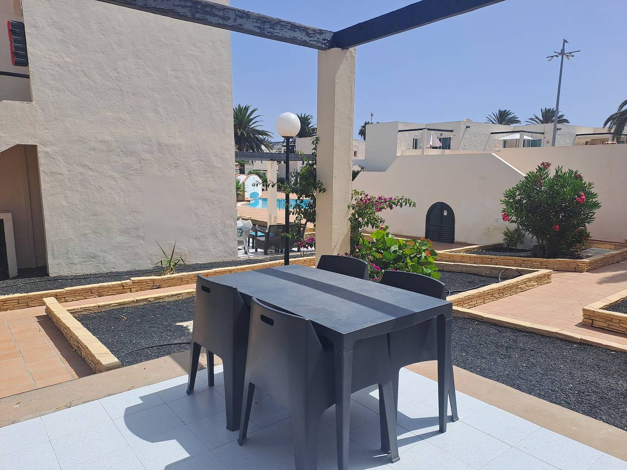 Apartamento entero, Apartamento, terraza, piscina, primera línea de playa en Corralejo - Home For Guest in Corralejo, La Oliva