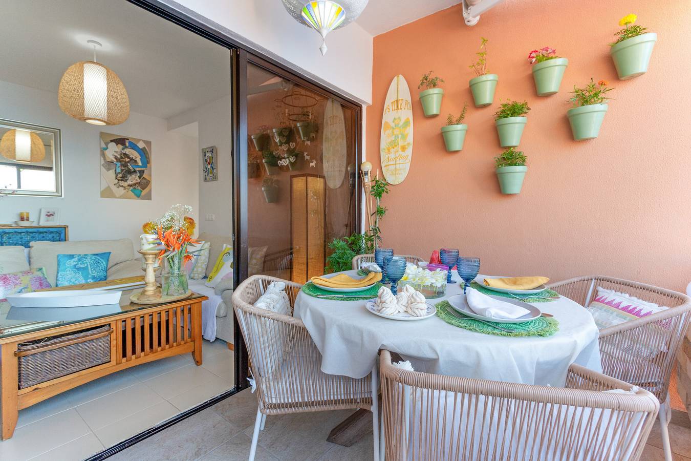 Vacation Home "Mouna's House" with Sea View, Shared Pool & Wi-Fi in Tabaiba, El Rosario