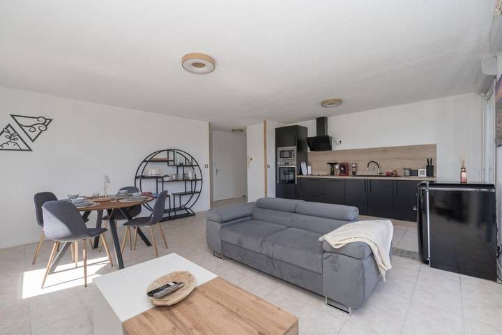 Appartement de vacances pour 4 personnes, avec Balcon et Terrasse ainsi que Piscine et Vue