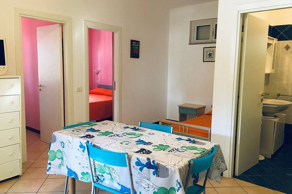 Mimosa C Vila com três quartos para 6 pessoas, 2 quartos e sala com 2 camas in Molinella (Foggia), Gargano