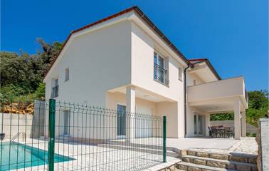 Ferienhaus für 10 Personen, mit Terrasse und Pool auf Rab