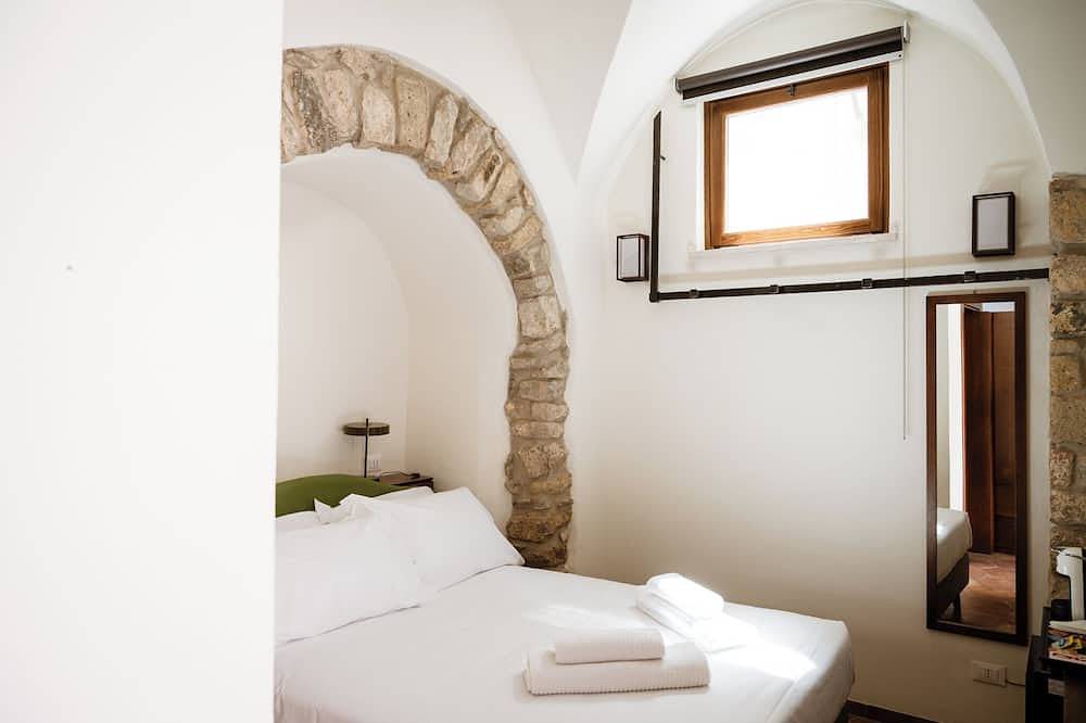 Alley effe| Petra: Corner of paradise in the heart of the historic center in Terracina, Agro Pontino