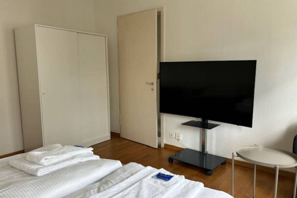 Ganze Wohnung, Cozy studio near Opera (Cross 3) in Zürich Zustellkreis, Zürich