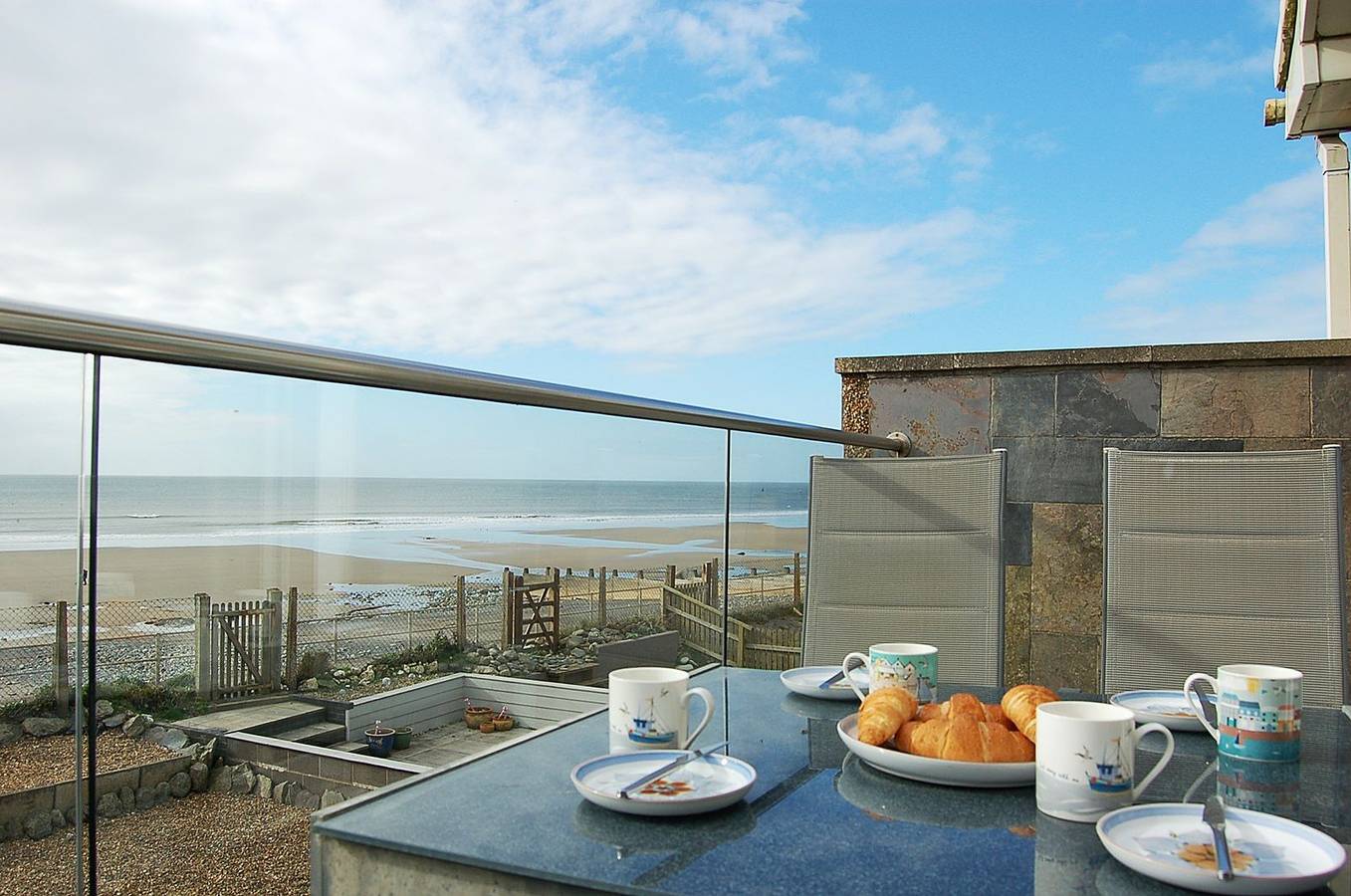 Ty Traeth Beach House in Tywyn, Snowdonia