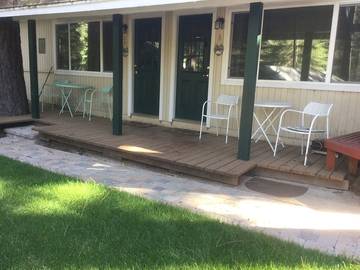 Log Cabin for 4 Guests in Lake Almanor, Plumas County, Picture 1