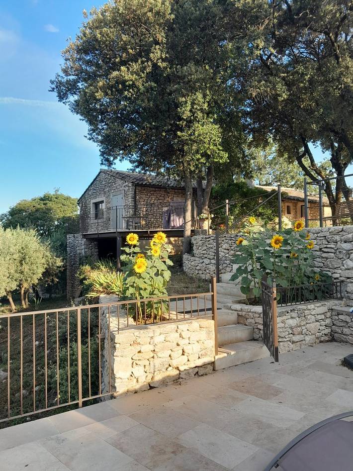 Gîte pour 5 personnes, avec terrasse ainsi que piscine et jardin dans le Vaucluse - 3