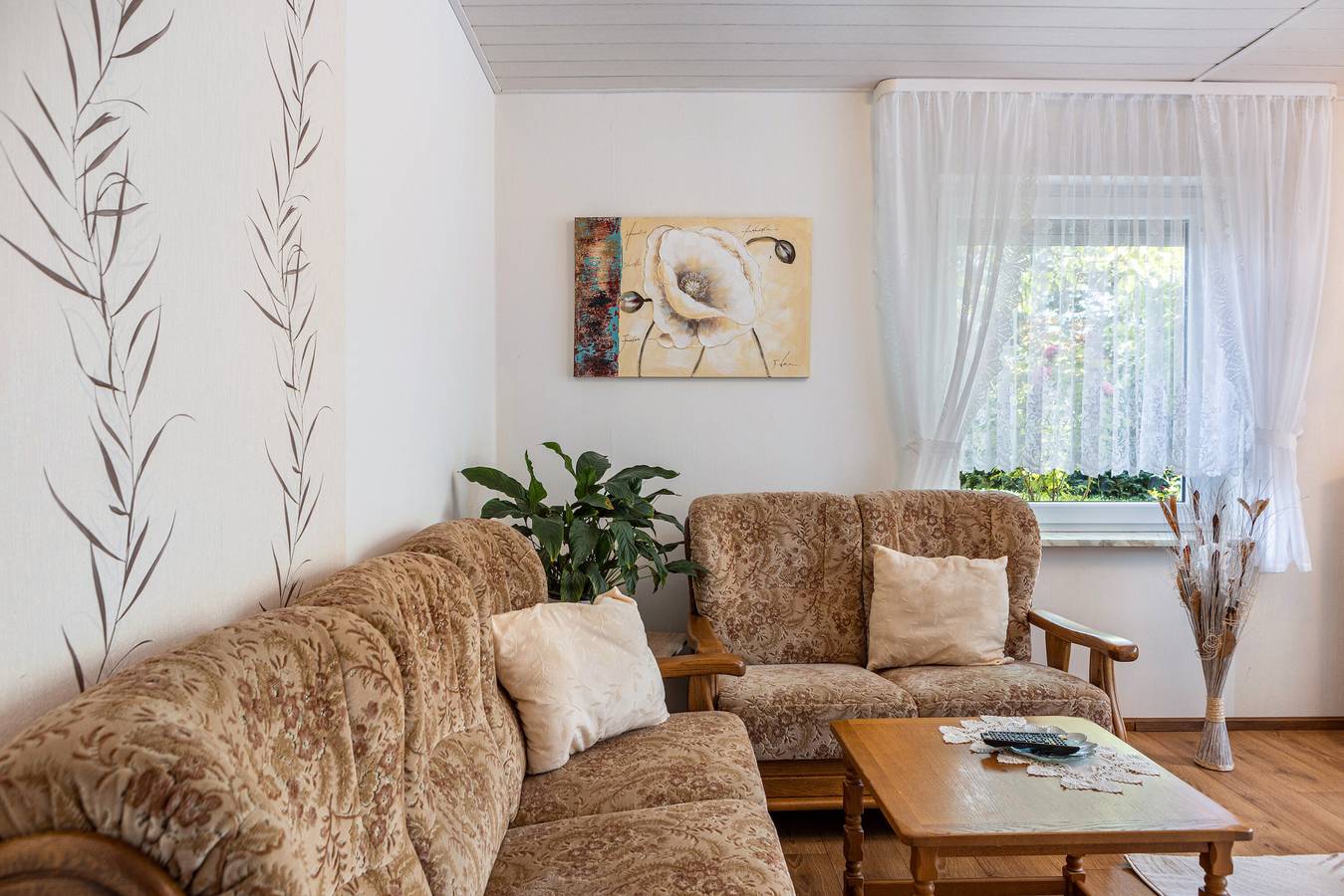 Ganze Wohnung, Ferienwohnung 'Schneeweißchen' mit Privatterrasse und Wi-Fi in Naumburg, Hessisches Bergland
