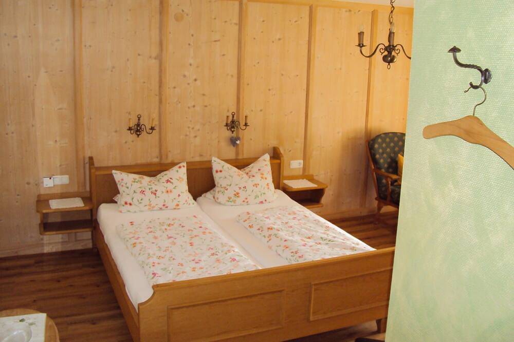 Doppelzimmer 25 qm Süd Parterre - Gästehaus Fischer in Rottach-Egern, Alpes Bávaros