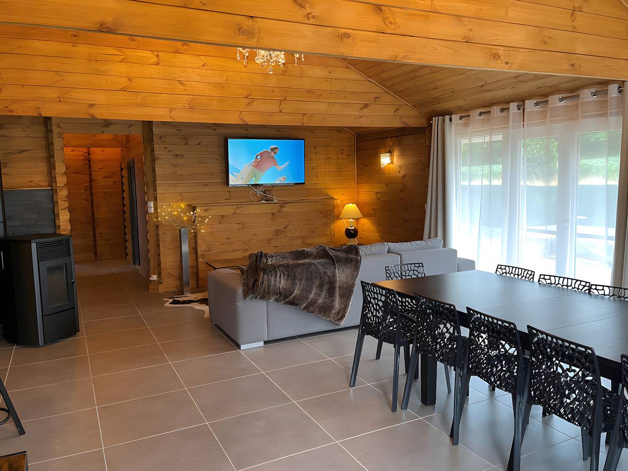Casa de Vacaciones 'La Cabane À Ingalls' con Piscina Privada, Terraza Privada y Wi-Fi in Aoste (desambiguación), Región de La Tour-du-Pin