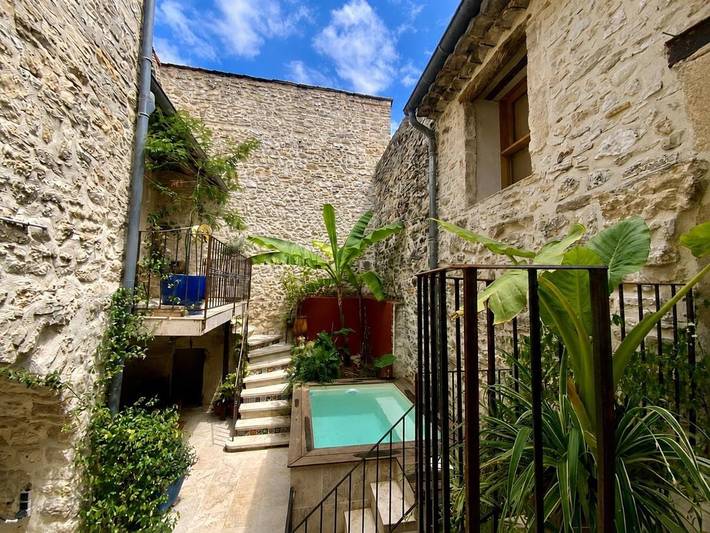 Gîte pour 4 personnes, avec Balcon ainsi que Terrasse et Piscine à Aspères
