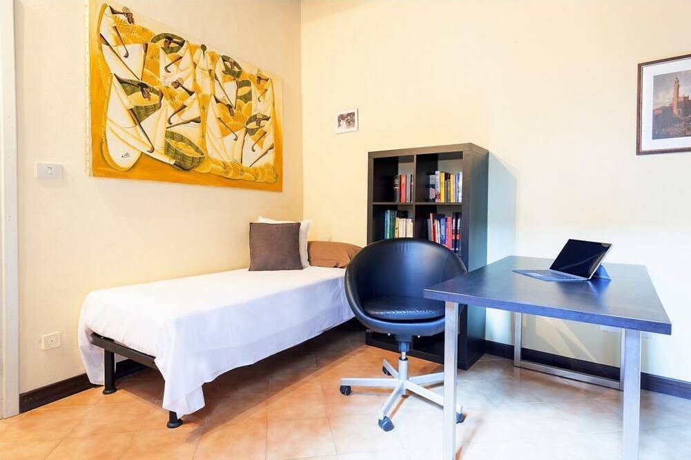 Apartamento entero, Guesthost - Ferrara Lilac Casa dell'Archivòlto with Garage in Ferrara, Provincia de Ferrara