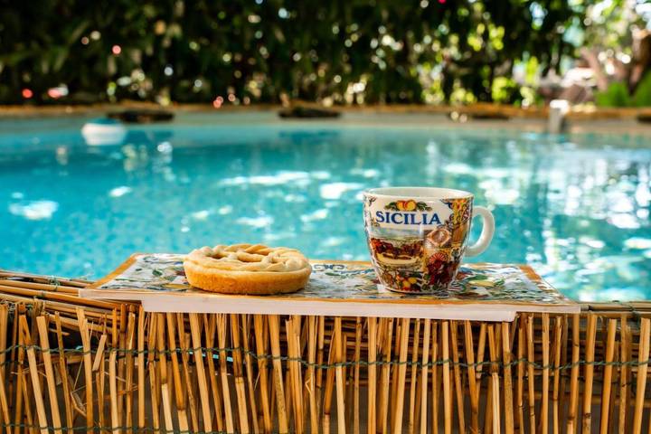 Casa vacanza per 13 persone, con Idromassaggio e Terrazza nonché Piscina e Sauna a Mascalucia