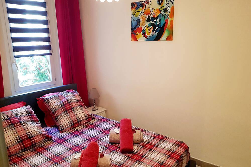 Entire apartment, Holiday apartment Salon de Provence for 1 - 4 persons with 1 bedroom - Holiday apartment in one or m in Salon-de-Provence, Aix-en-Provence region