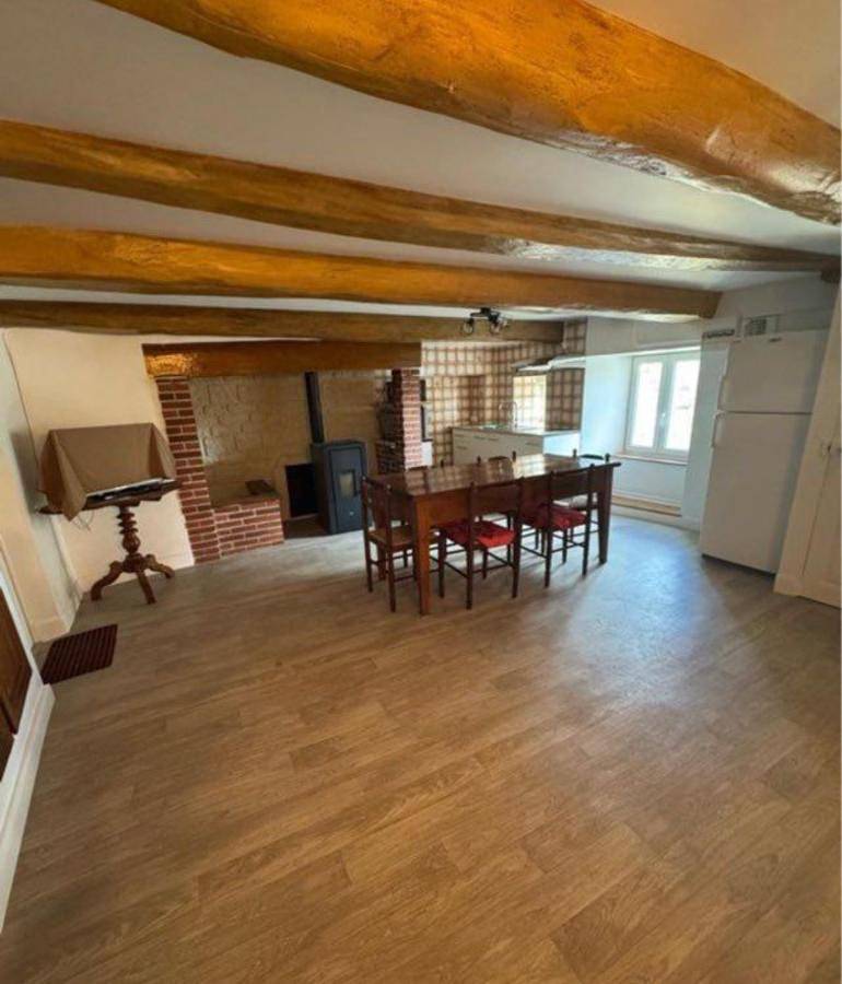 Appartement entier, One-Bedroom Apartment in Tours-sur-Meymont, Parc Naturel Régional Livradois-Forez