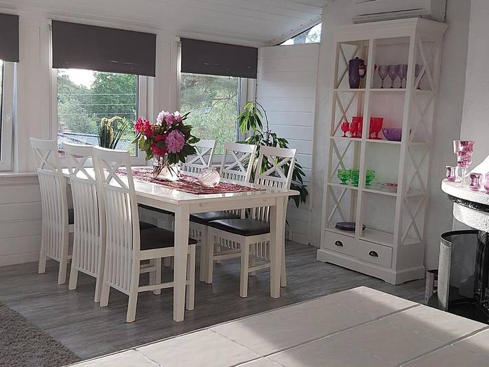 Ferieleilighet for 3 personer, Balkong og Terrasse i tillegg til Hage og Utsikt i Sandefjord 