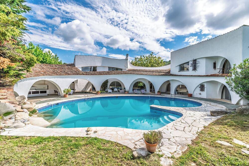 Luxurious and quiet 5-bedroom villa in enchanting Grasse with Wifi, Ac, Pool, in Grasse, Region de Cannes