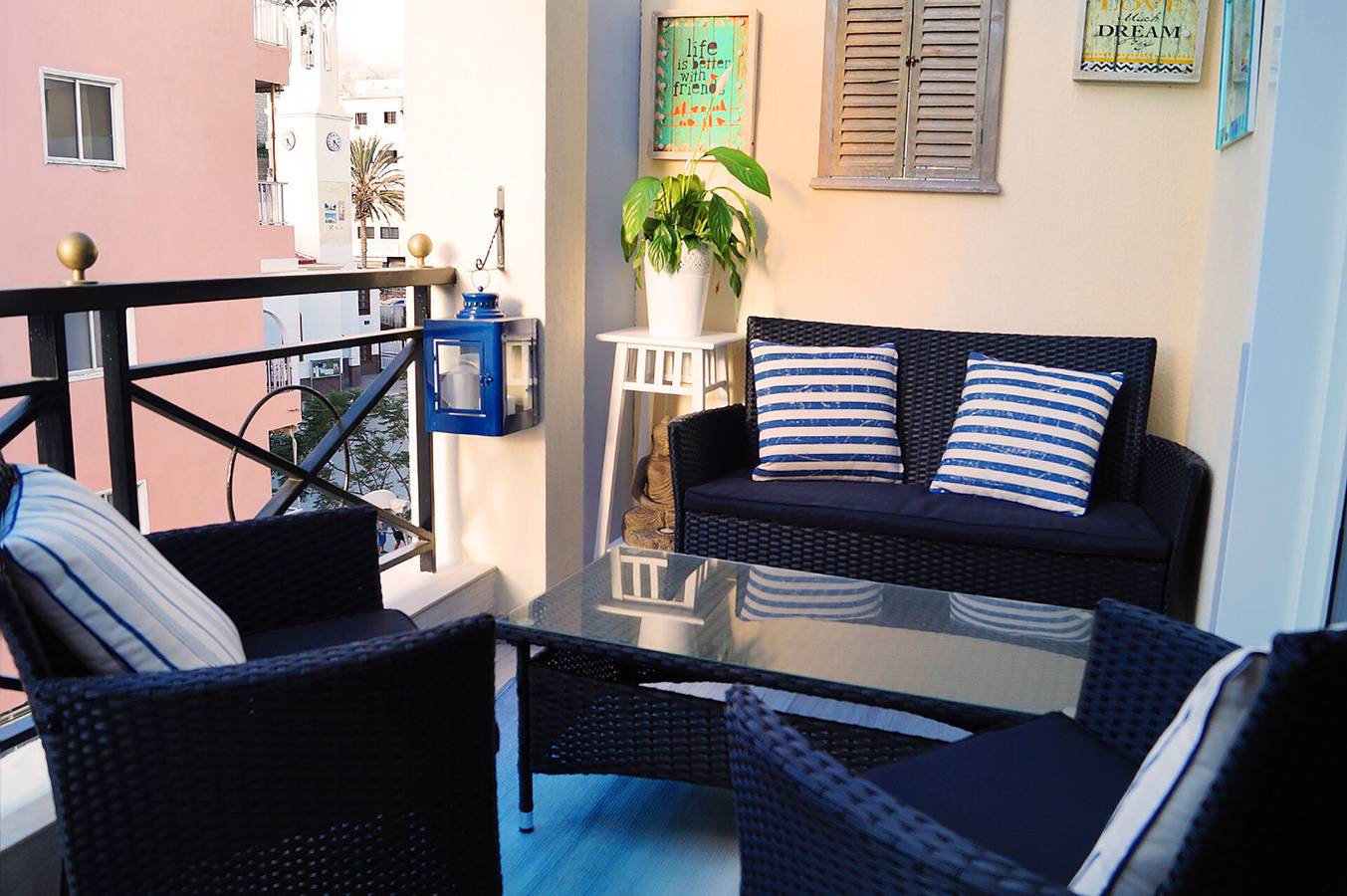 Entire apartment, Vacation Home 'Los Cristianos Seaview Centric' with Sea View, Wi-Fi and Air Conditioning in Los Cristianos, Arona