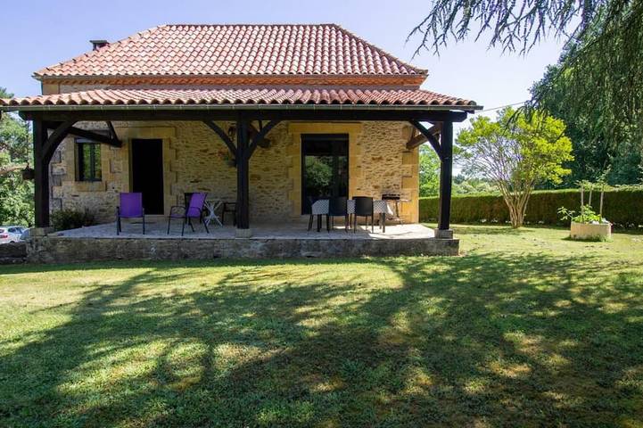 Gîte pour 5 personnes, avec Terrasse et Jardin à Monplaisant