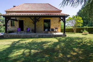 Gîte pour 5 personnes, avec jardin, animaux acceptés à Monplaisant