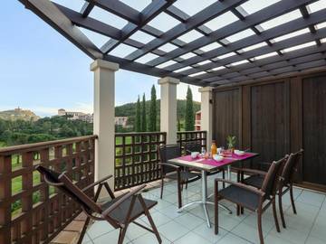 Gîte pour 4 personnes, avec jardin ainsi que terrasse et piscine, animaux acceptés dans Gare Du Dramont