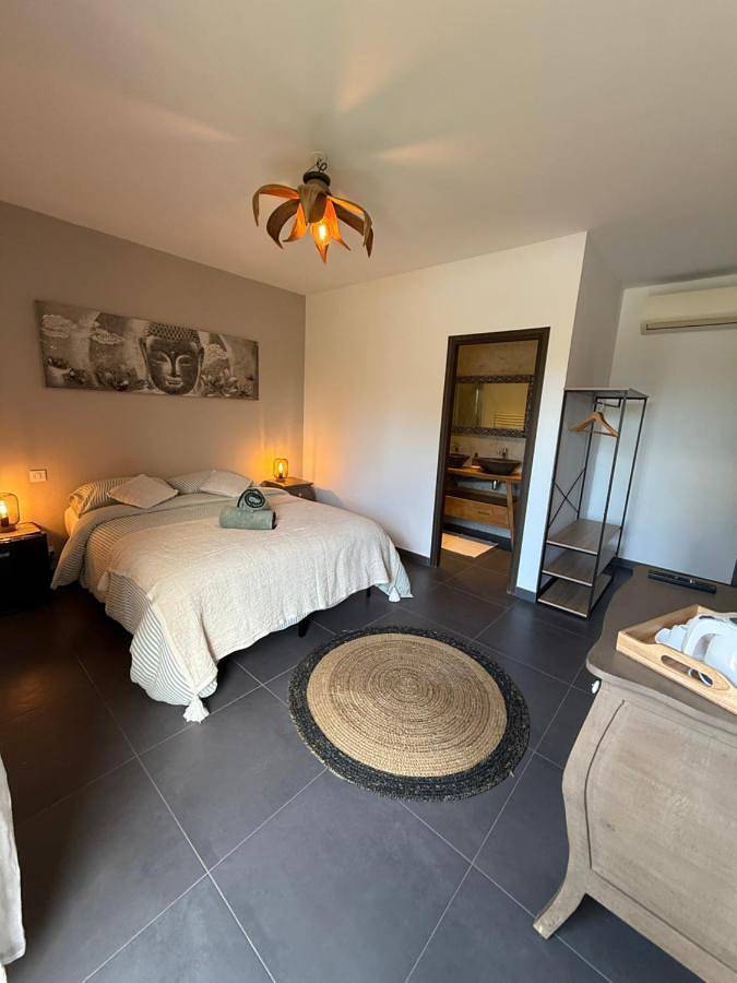 Chambre d’hôte pour 2 personnes, avec terrasse ainsi que piscine et jardin à Lecci - 2