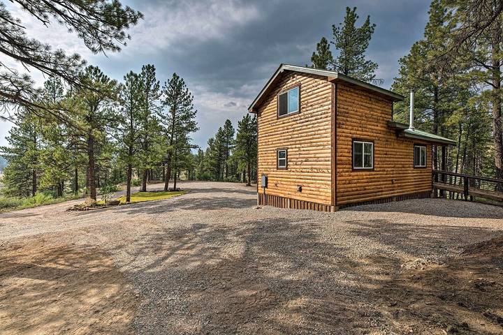 Log cabin for 6 people, with hot tub and terrace as well as yard in San Juan National Forest