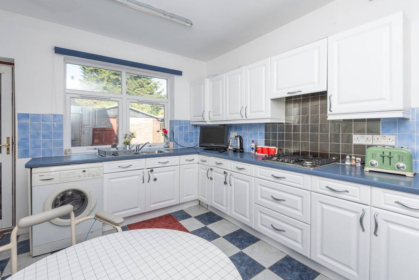 Lovely home in Ilford with parking in Redbridge, London