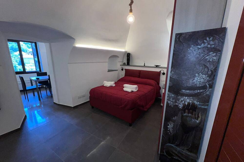 Entire apartment, Vacation home \"A Cola\" hot tub and natural ponds of Rio Barbaira in Rocchetta Nervina, Ligurian Alps