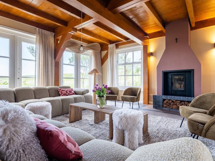 Group villa on the seawall, 16 pers with hot tub in Franekeradeel, Mar del Norte Holanda