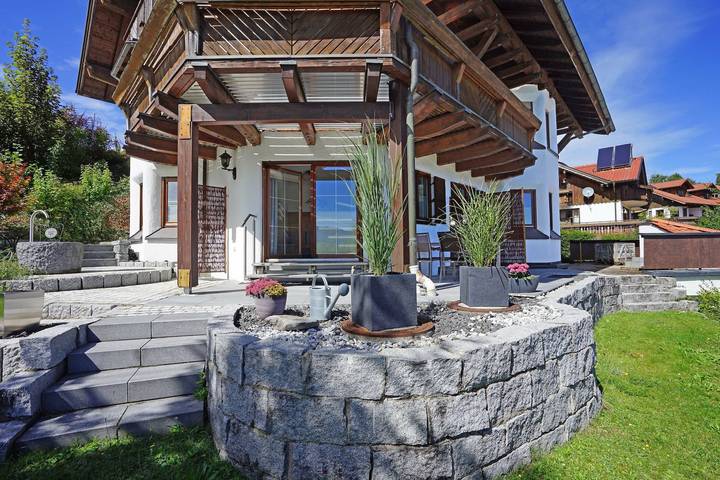 Ferienwohnung für 4 Personen, mit Terrasse und Ausblick in Oy-Mittelberg