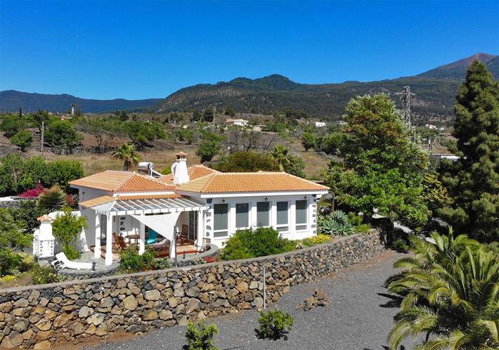 Casa rural para 4 personas, con vistas al lago y jardín además de piscina y vistas en El Paso